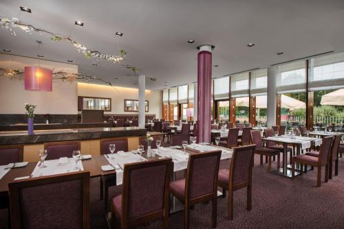 274406461 Holiday Inn Resort Warsaw Józefów by IHG