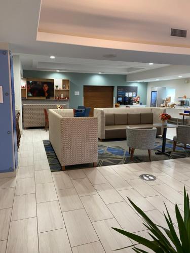 Holiday Inn Express Hotel & Suites Weston