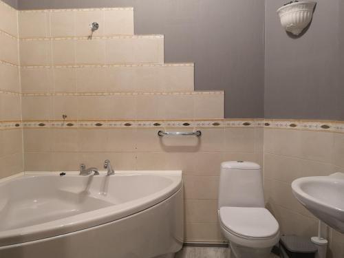 2 bedrooms, 3 beds