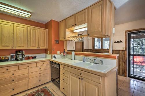 Deluxe Angel Fire Getaway 4 Mi to Ski Slopes - main image