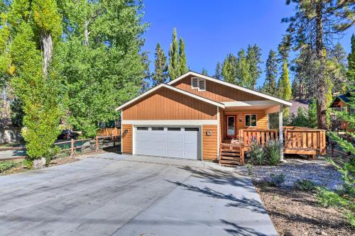 Cozy Red Cabin in Big Bear Lake about 1 Mi to Slopes in Big Bear Lake, USA