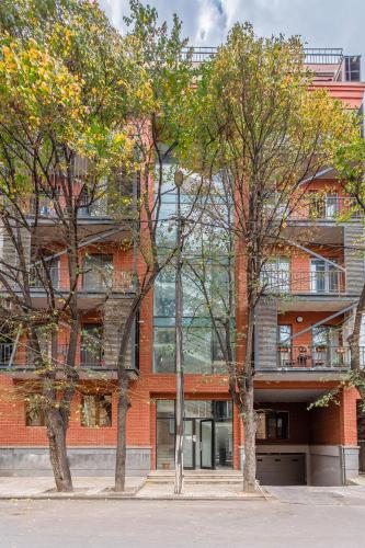 Bejárat, The Tbilisi Pod in Saburtalo