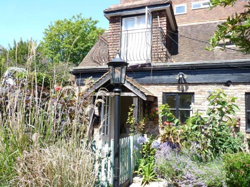 Secret Garden Hideaway For Adults - Eastbourne