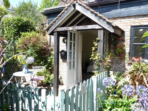 Secret Garden Hideaway For Adults – Eastbourne