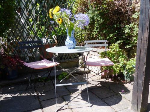 Secret Garden Hideaway For Adults – Eastbourne