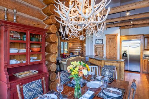 Luxurious Tristant Residence Ski In Ski Out with Hot Tub - image 4