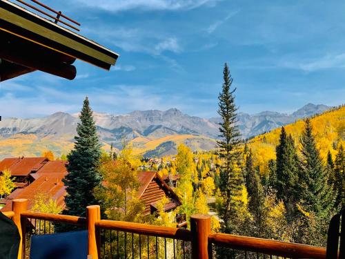 Luxurious Tristant Residence Ski In Ski Out with Hot Tub - image 7