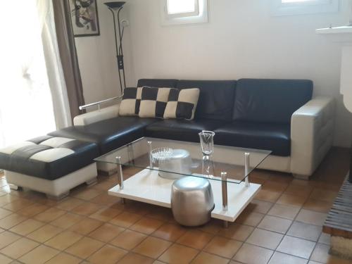 บริการและสิ่งอำนวยความสะดวก, jolie villa avec piscine in มาริญาน