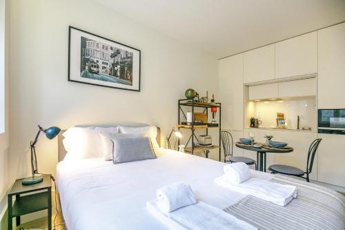 LovelyStay - Taipas Studio with AC - image 2