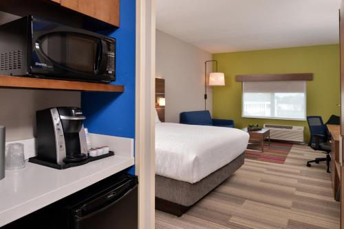 Holiday Inn Express & Suites Alachua - Gainesville Area, an IHG Hotel