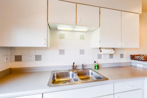735 E Lagoon Drive - image 4