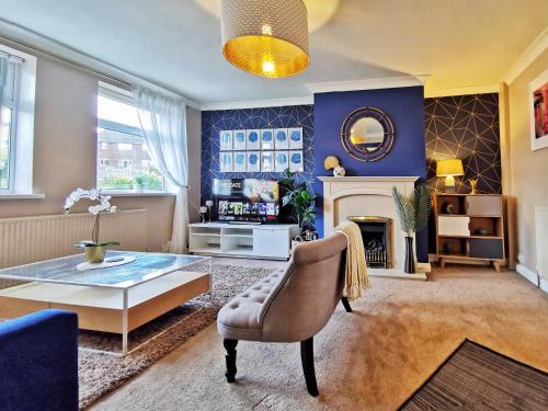 Highstone 4 Bedrooms Home 7 Beds With Parking and Garden in Barnsley