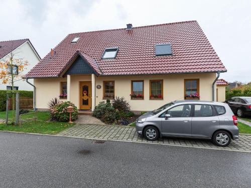 Quaint Apartment in Kuhlungsborn with Garden - image 3