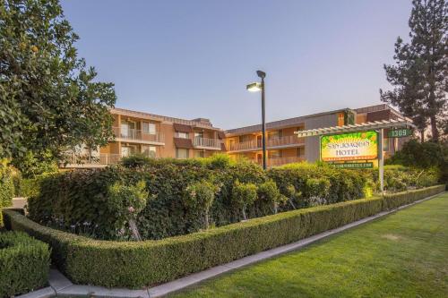 San Joaquin Hotel SureStay Collection by Best Western Fresno 