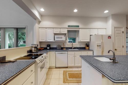 Sea Colony - 55094 Lakewood - image 5
