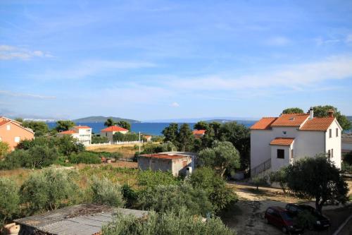Apartments for families with children Kastel Stafilic, Kastela - 9211