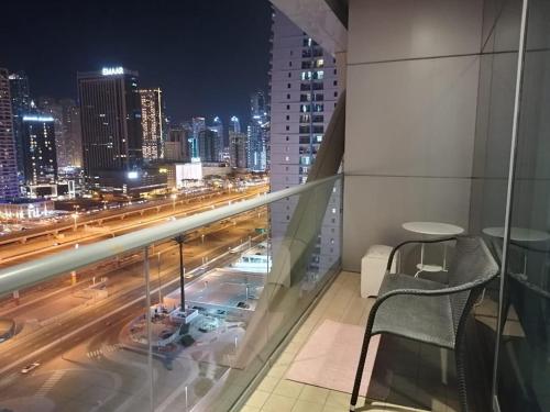 Upgraded studio Next to Metro with Balcony
