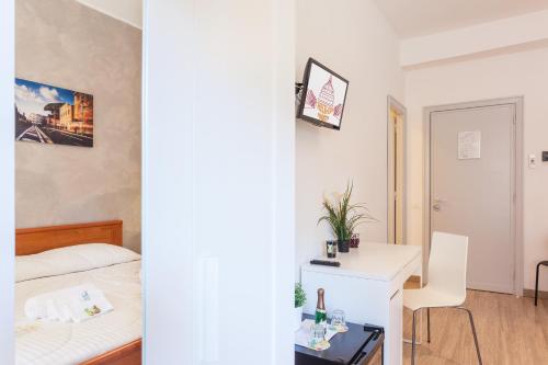 Check-Inn Rooms - image 2