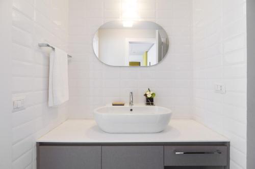 Silenzioso Bilocale con Balcone A61 in Cavallotti Duomo Apartments - Contempora - image 5