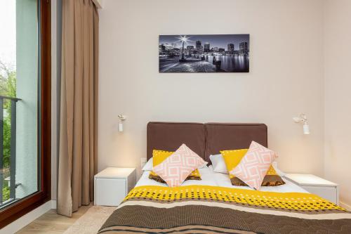 Apartments Warsaw Magazynowa by Renters - image 5