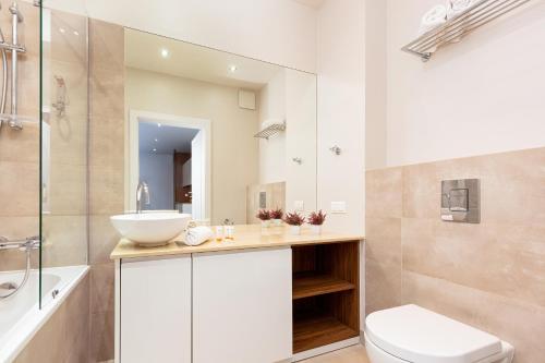 Apartments Warsaw Magazynowa by Renters - image 6