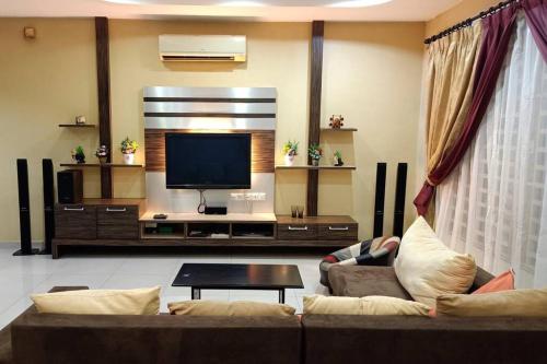Elegant Classic Garden In The House 3 Rooms 6 Pax