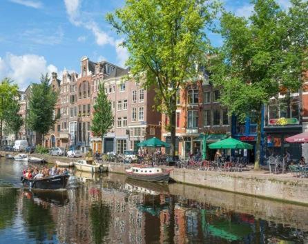 Experience an exquisite blend of eighteenth century Amsterdam! - 4 Bedroom Ref AMSA441