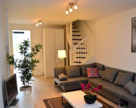 Fabulous 4 Bedroom Duplex by the City Centre Leidseplein! - Ref AMSA404