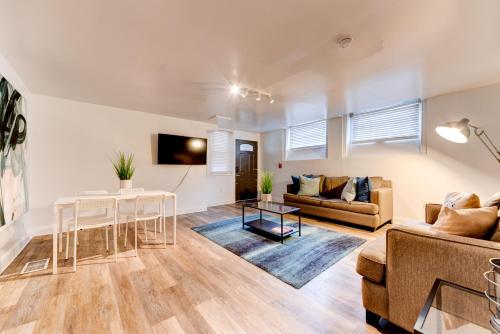 Rittenhouse Retreat with Garden Patio Historic Building - image 5