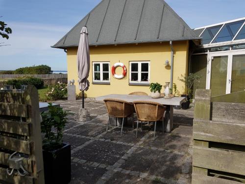 Beachhouse Langeland 20 m to private Beach in Stoense Udflyttere