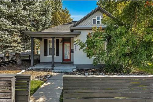 The Elm Tree Cottage in the Sugarhouse District