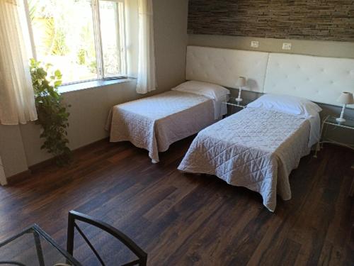 2 twin beds