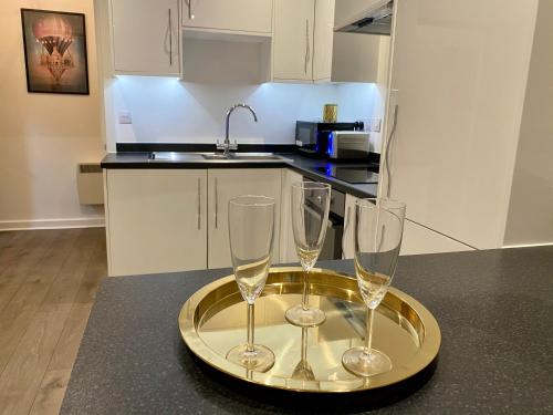 Stylish & Luxury Flat, Sanderstead, Surrey