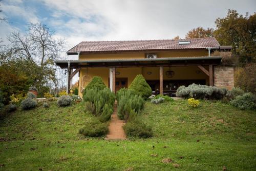 Green Hills Cottage in Zagorje with magnificent view