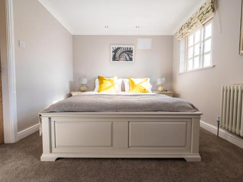 57 Eastfield Lane - image 4