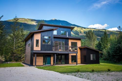 Arrows Edge Lodge Revelstoke