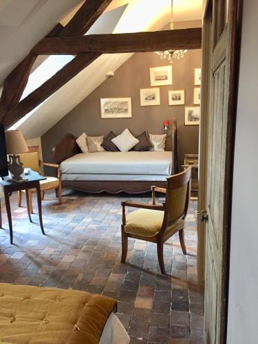 Au 16 Place Saint Louis – Blois, KY