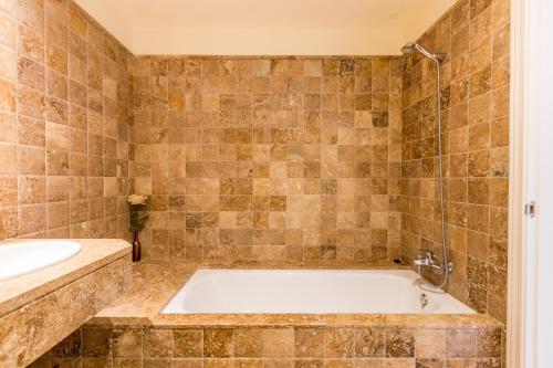 Luxury Apartment in Benatalaya - image 11