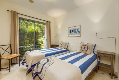 Luxury Apartment in Benatalaya - image 12