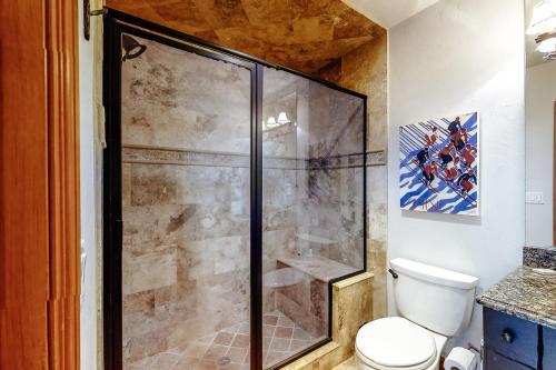 Lupine Drive Luxury - main image
