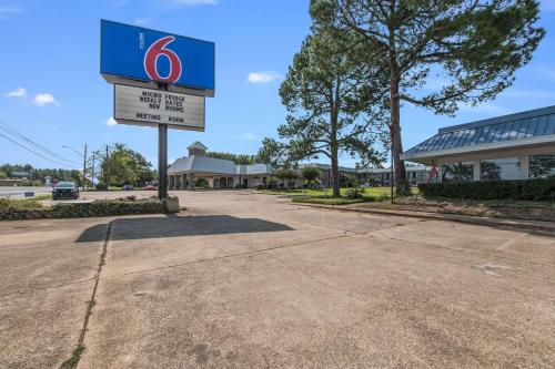 Motel 6-Kilgore TX - image 2