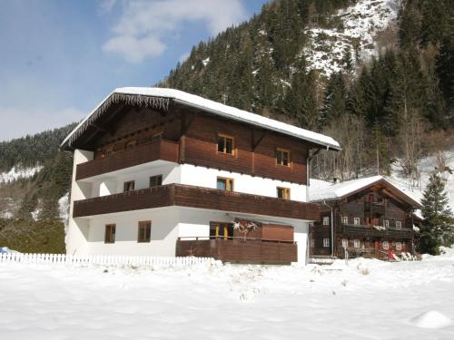  Apartment near the ski area in Matrei, Pension in Matrei in Osttirol bei Sankt Johann im Walde