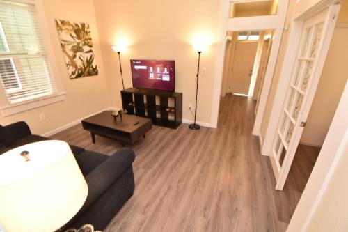 Unique House in Downtown, 3 Bedrooms, Free Parking (515)