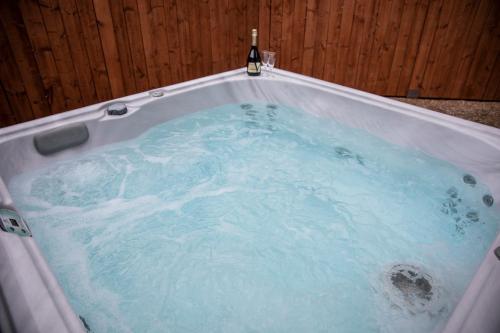 274541838 South Causey Inn