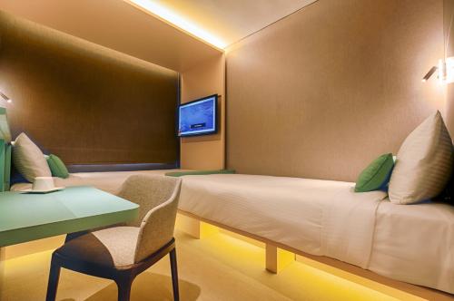 Upper Twin (No Window)