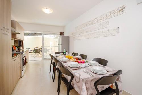 Valley View 3 Bedroom Maisonette. - image 11