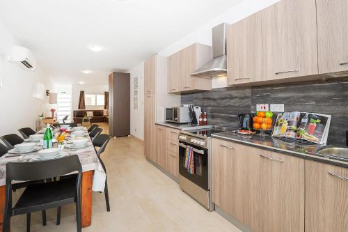 Valley View 3 Bedroom Maisonette. - image 14