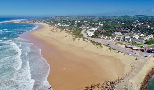 plaža, 39 Settler Sands Beachfront Accommodation Sea and River View in Port Alfred