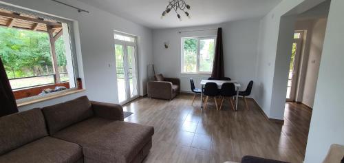 Green Nest - image 8