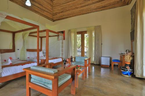 Twin Room image 9